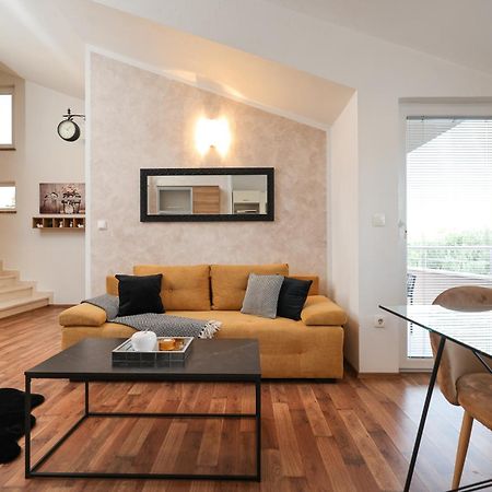 Apartments Anita Nin Luaran gambar