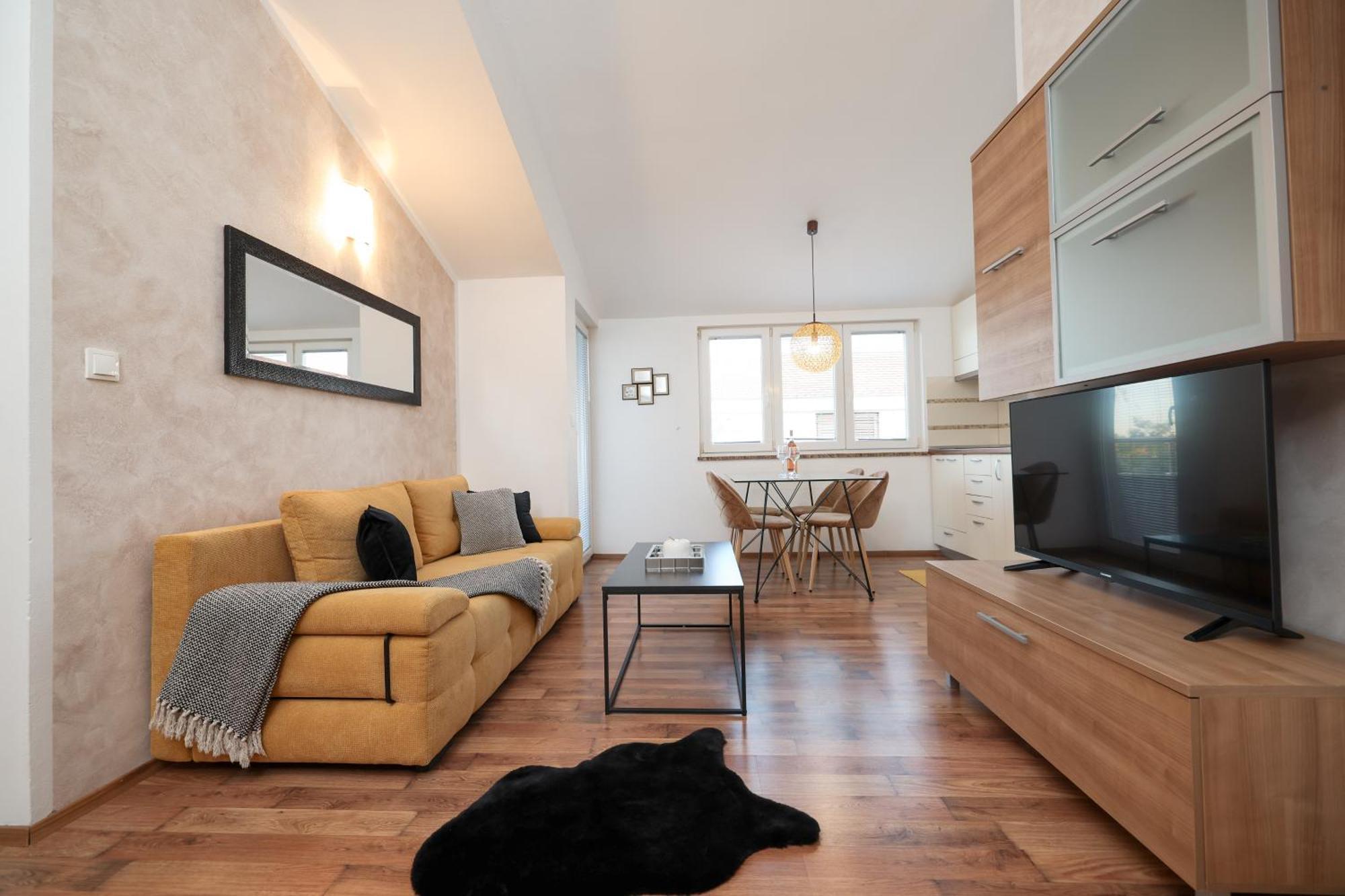 Apartments Anita Nin Luaran gambar