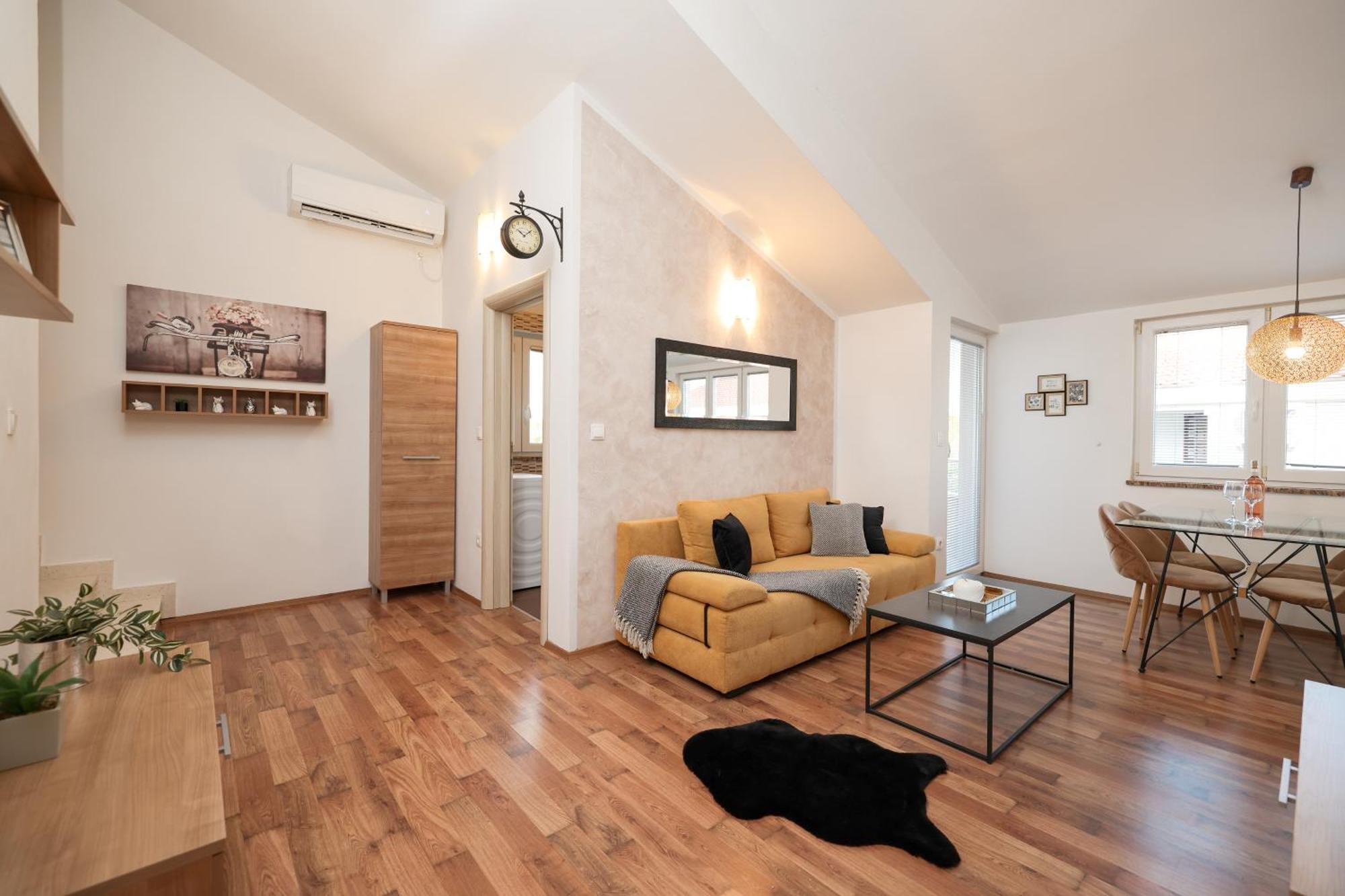 Apartments Anita Nin Luaran gambar
