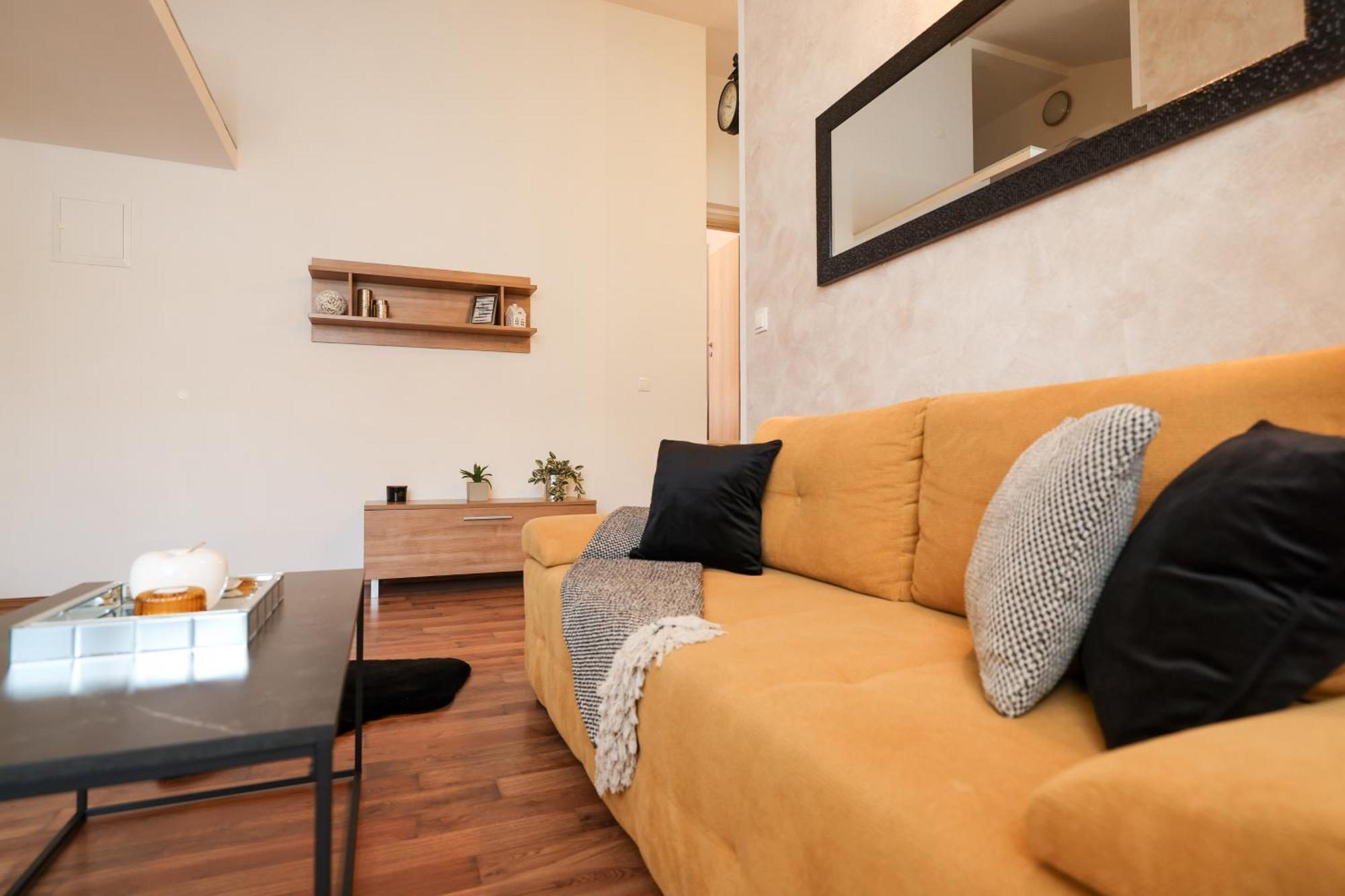 Apartments Anita Nin Luaran gambar